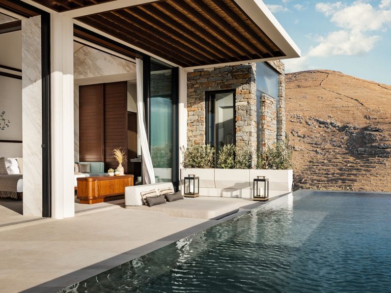 Terrasse mit Infinity Pool