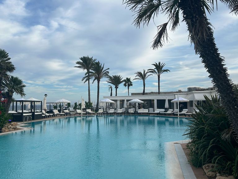 Pool im Purobeach Menorca