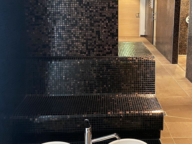 Fußbecken im Saunabereich des „Heavenly Spa“ in Hamburg