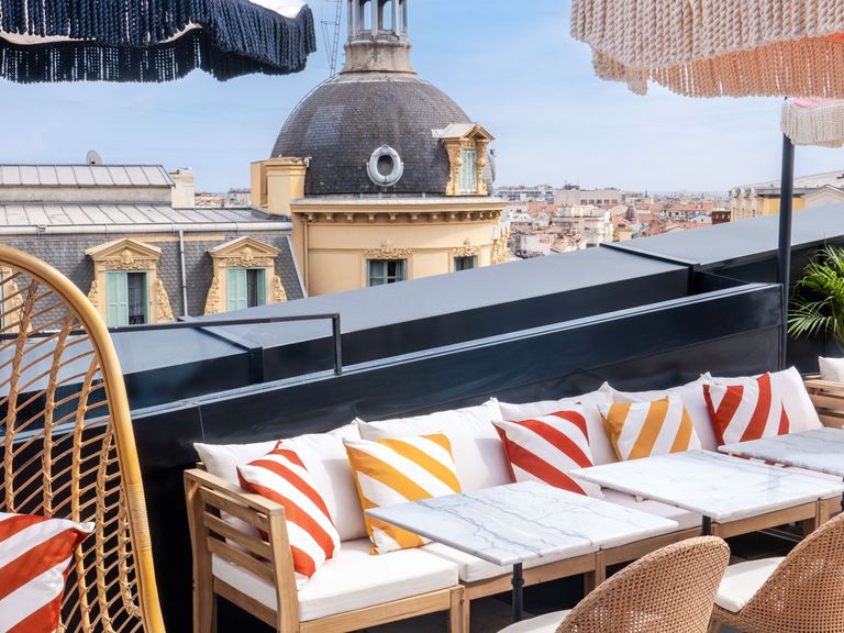 Ausblick von der Dachterrasse des DoubleTree by Hilton Nice Centre Iconic