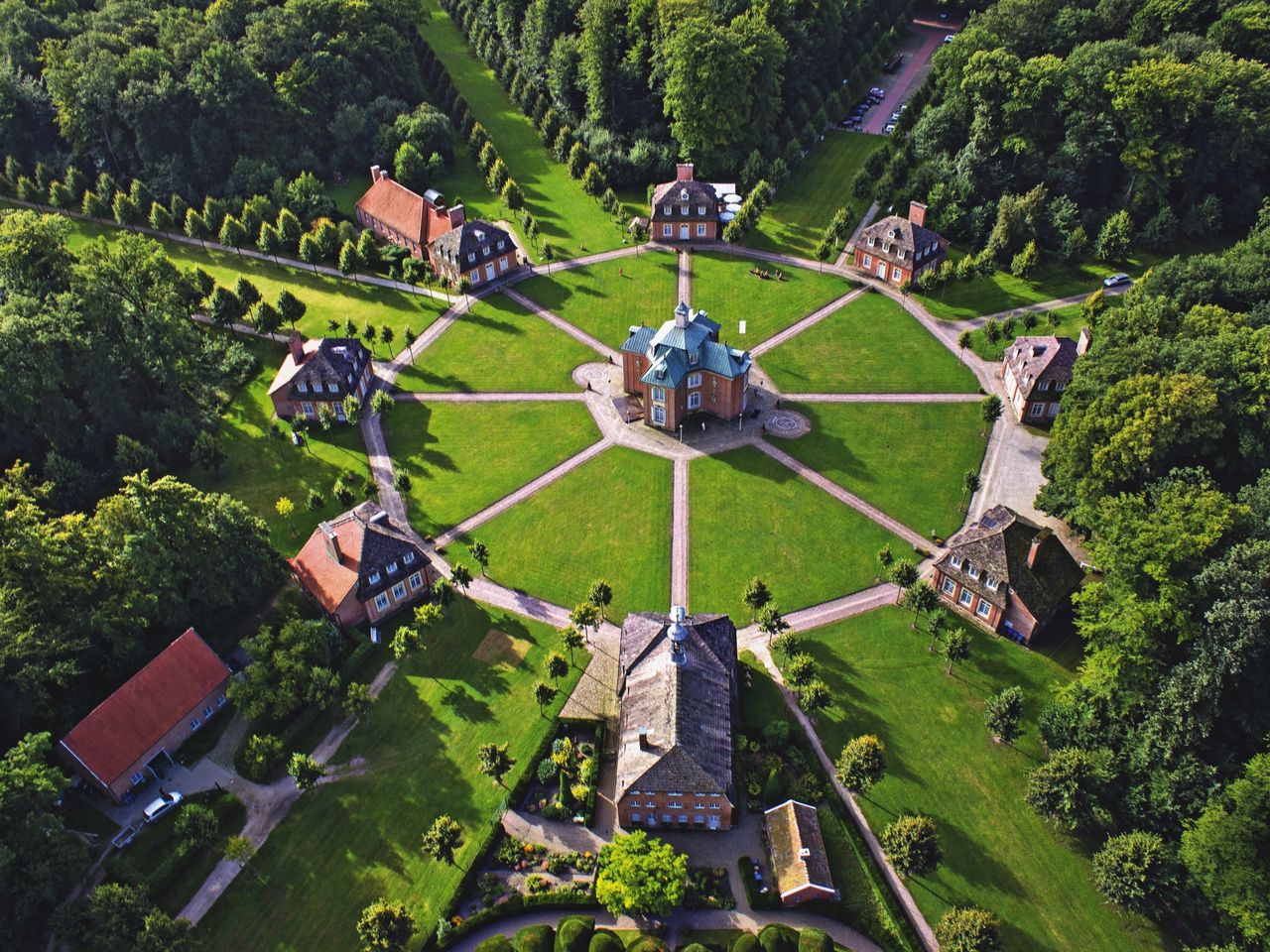 Schloss Clemenswerth und seine acht Pavillons