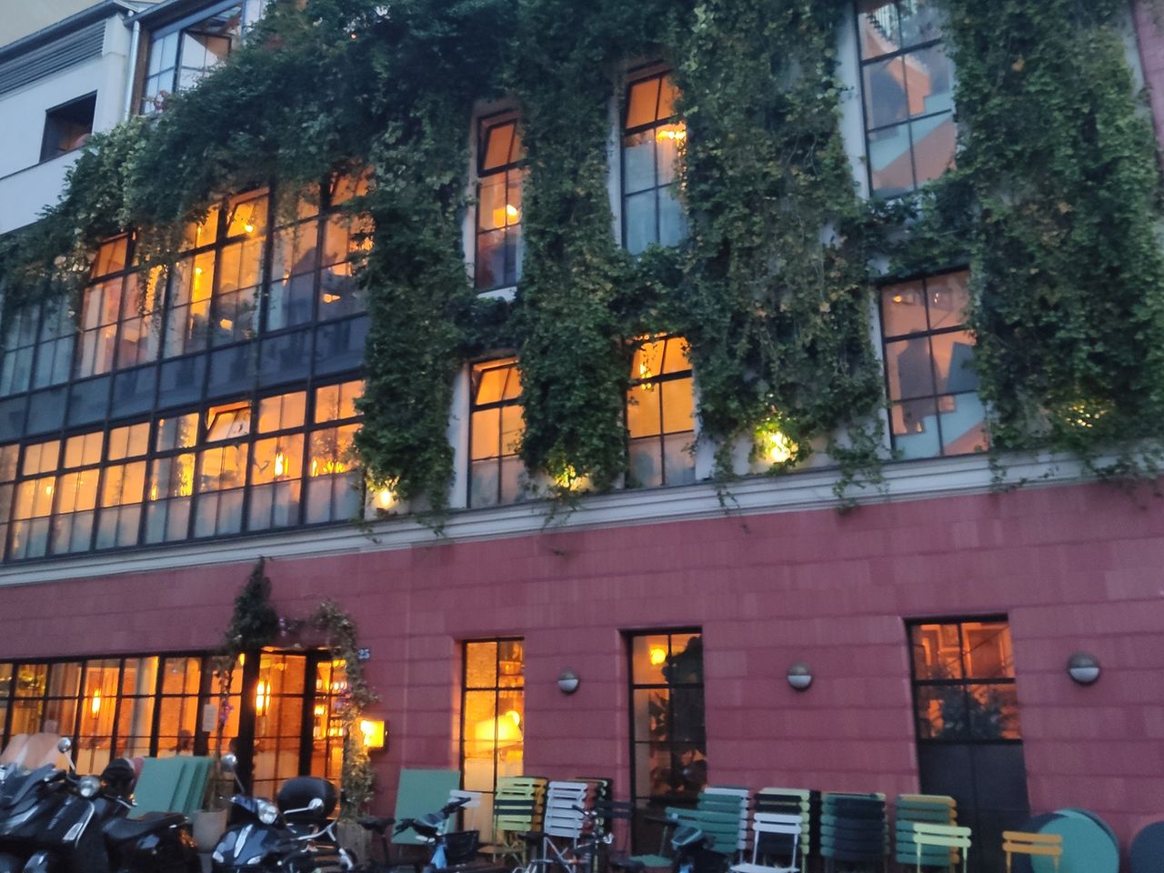 Fassade vom Pink Mamma, Restaurant in Paris