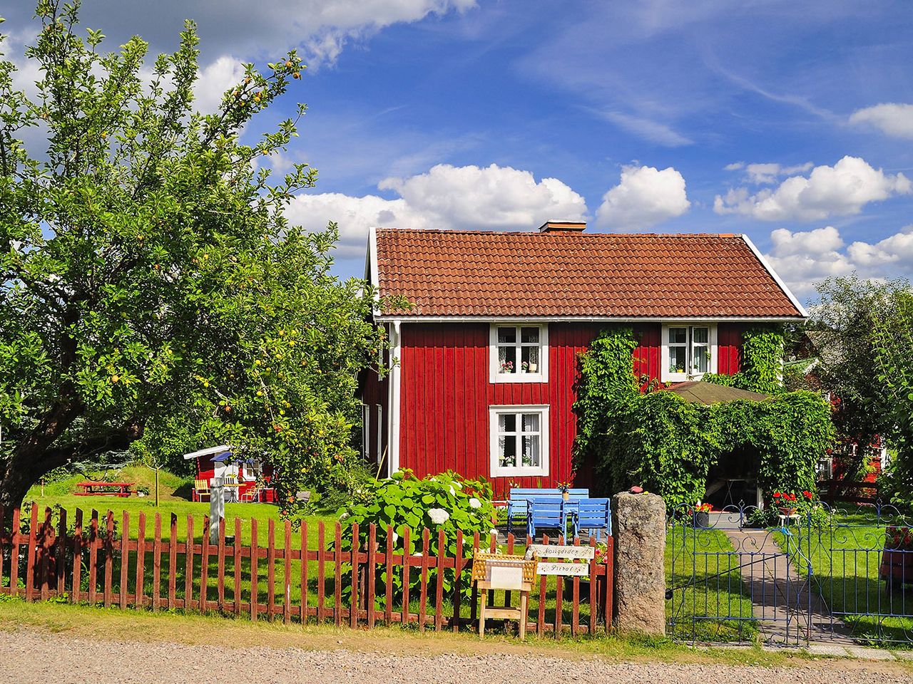 Rotes Holzhaus in Vimmerby, Südschweden