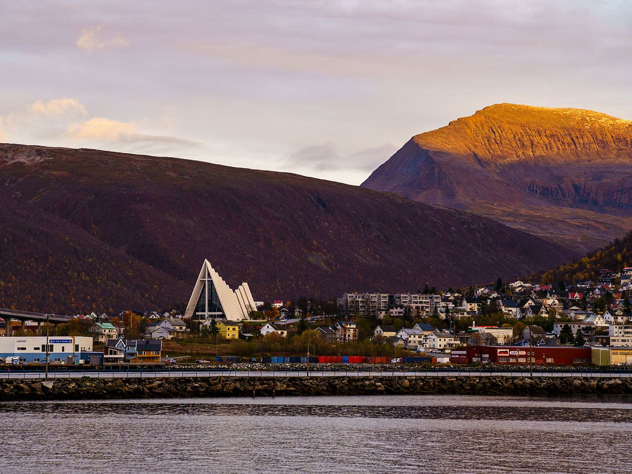 Blick auf Tromsø und die Eismeerkathedrale