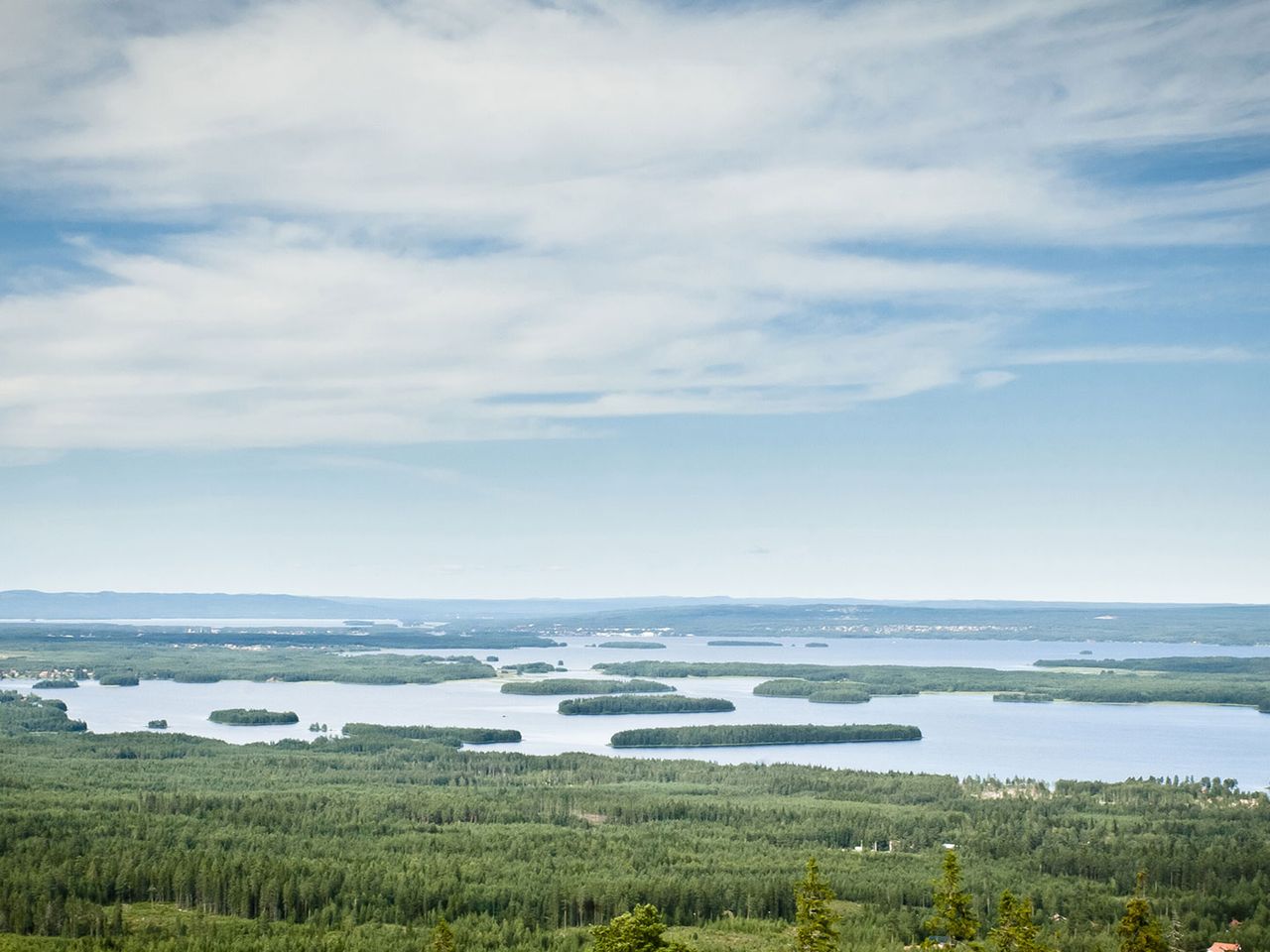 Rund um den Siljansee finden die Mittsommer-Feierlichkeiten in Dalarna statt.