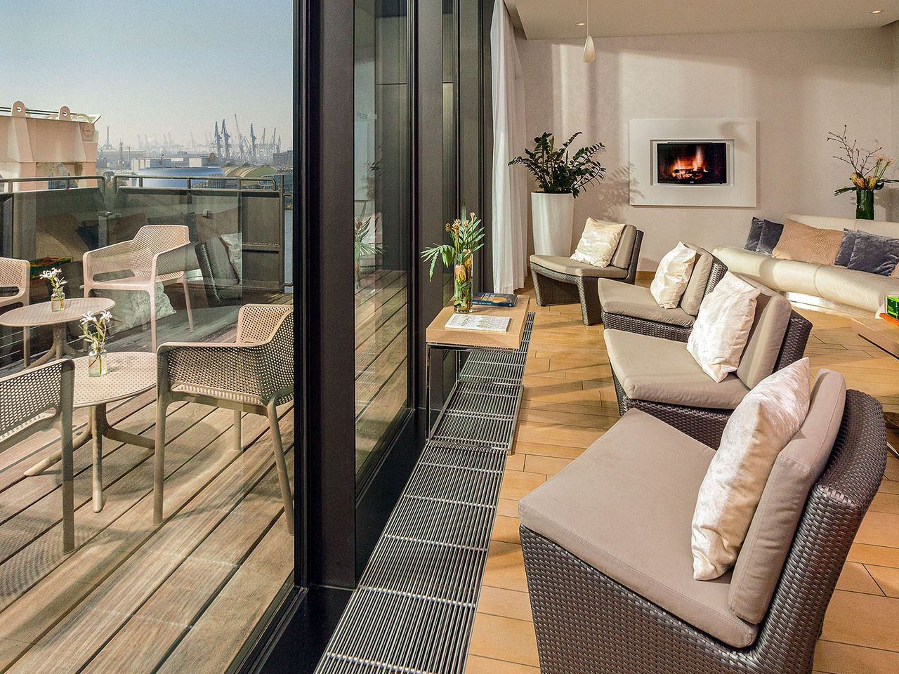 The Westin Hamburg, Ausblick auf Elbe und Kran