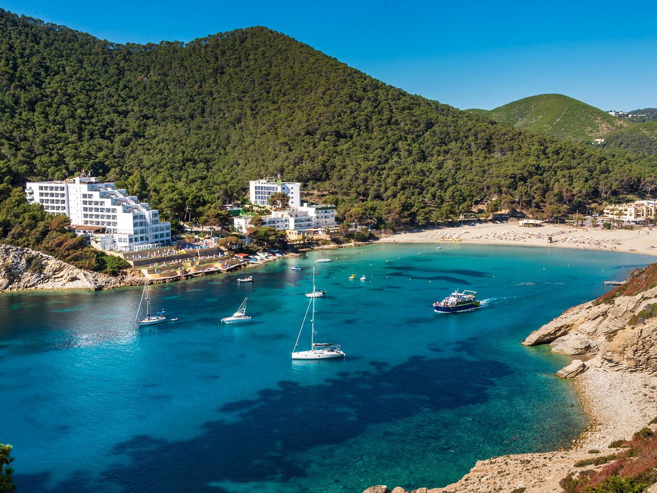 Blick auf den Strand von Cala Llonga