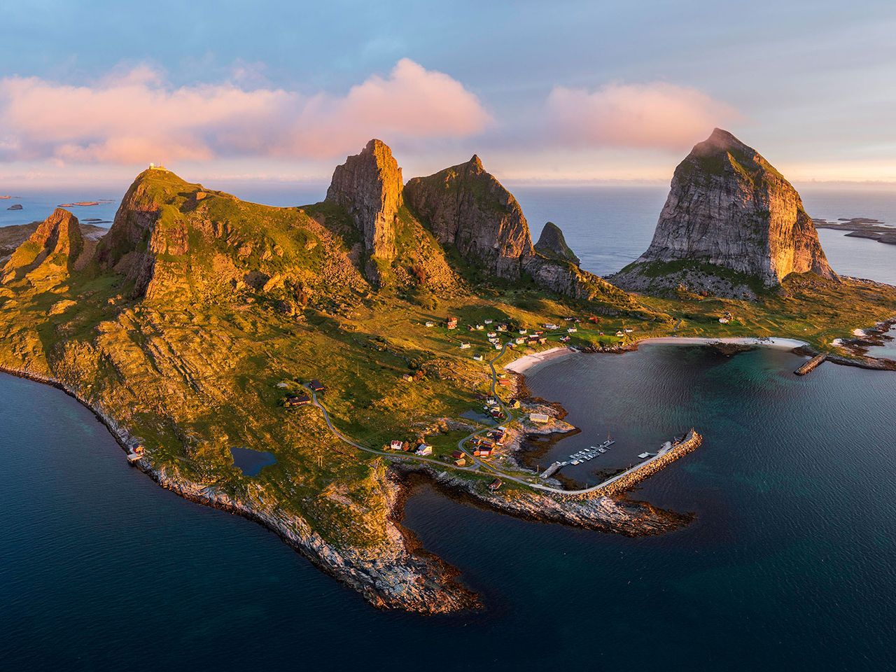 Sanna, Insel des Archipels Træna, von oben