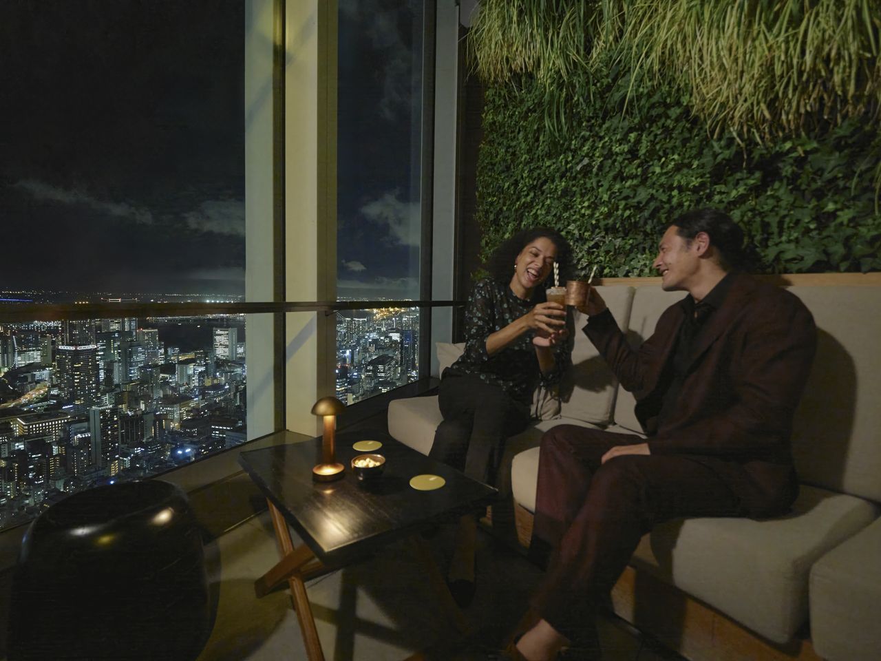Rooftop Bar - Terrace with guests(11_18追加画)