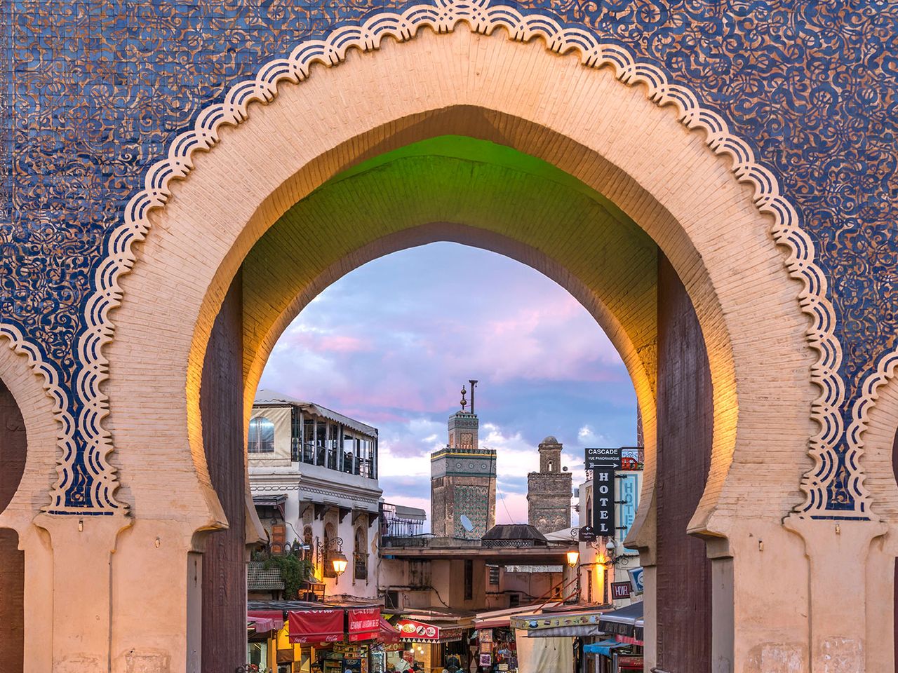 Blick durch das Blaue Tor in Fès