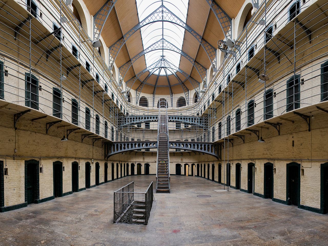 Blick auf die Halle des Kilmainham Gefängnisses