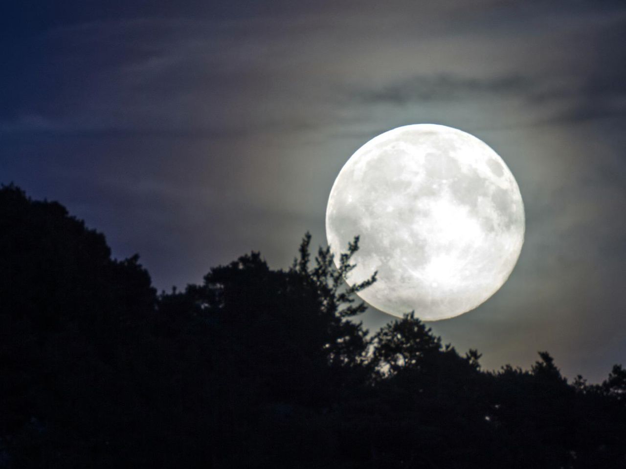 Supermond über Deutschland