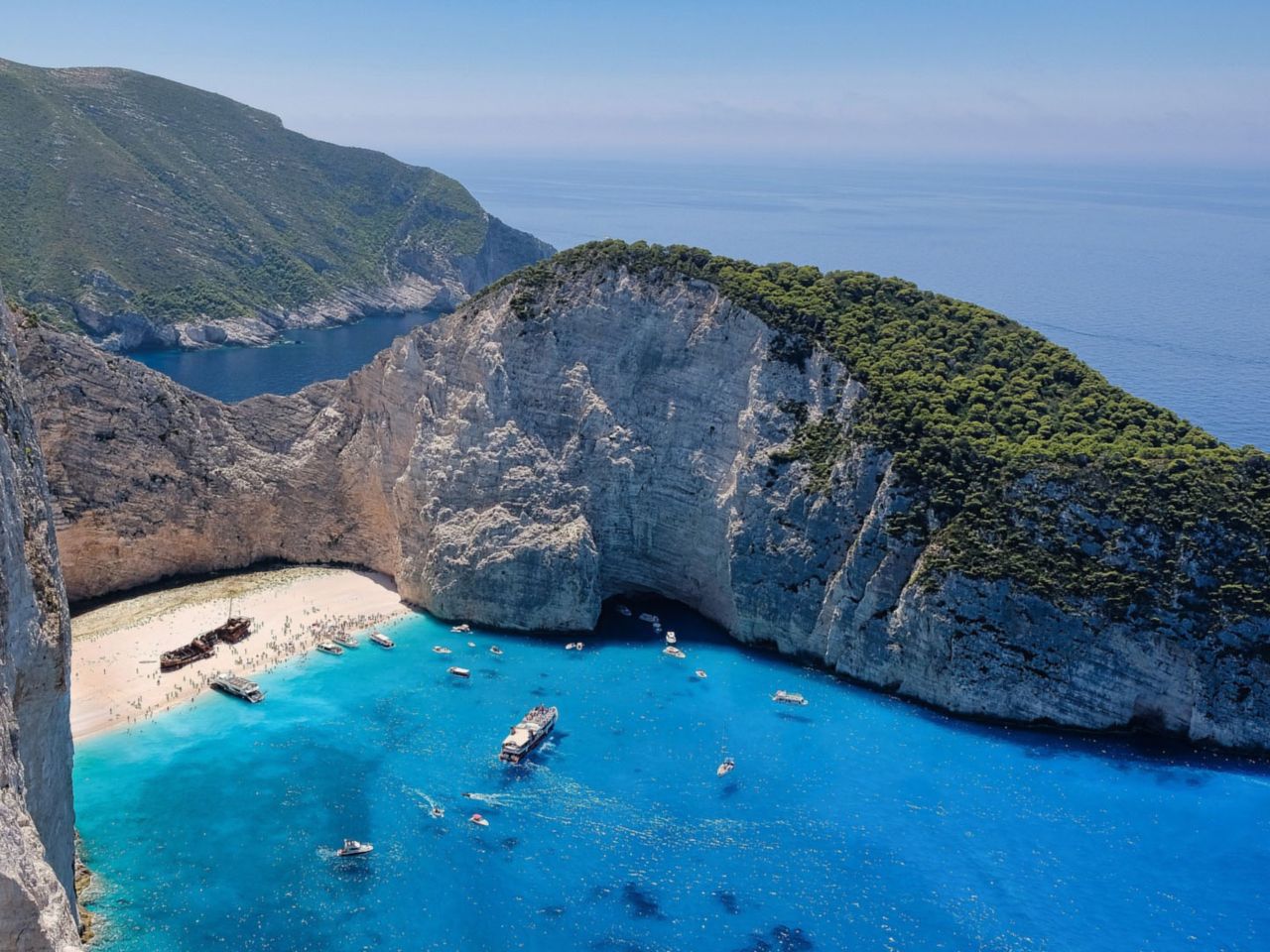 Blick auf die Navagio-Bucht von Zakynthos