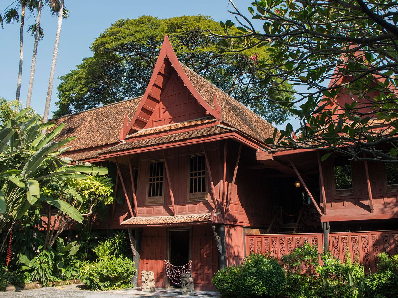 Die hölzernen Teehäuser des Jim Thompson Museums