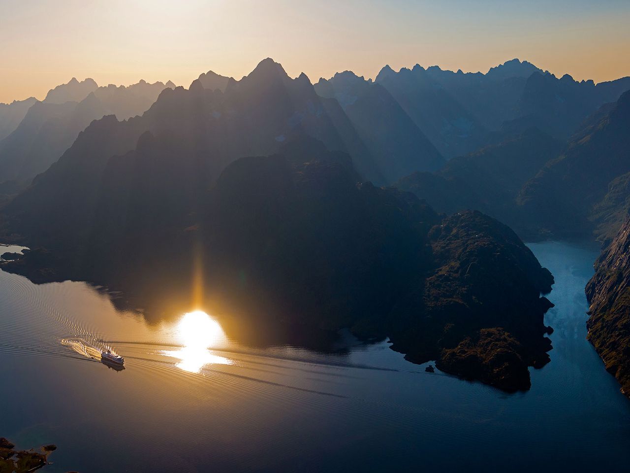 MS Trollfjord, unterwegs in Norwegens Fjorden