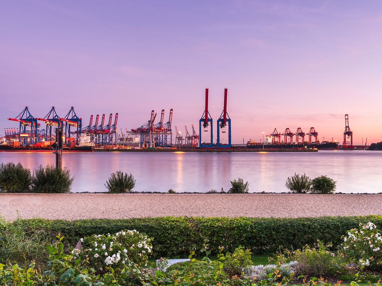 Elbstrand in Hamburg beim Sonnenuntergang