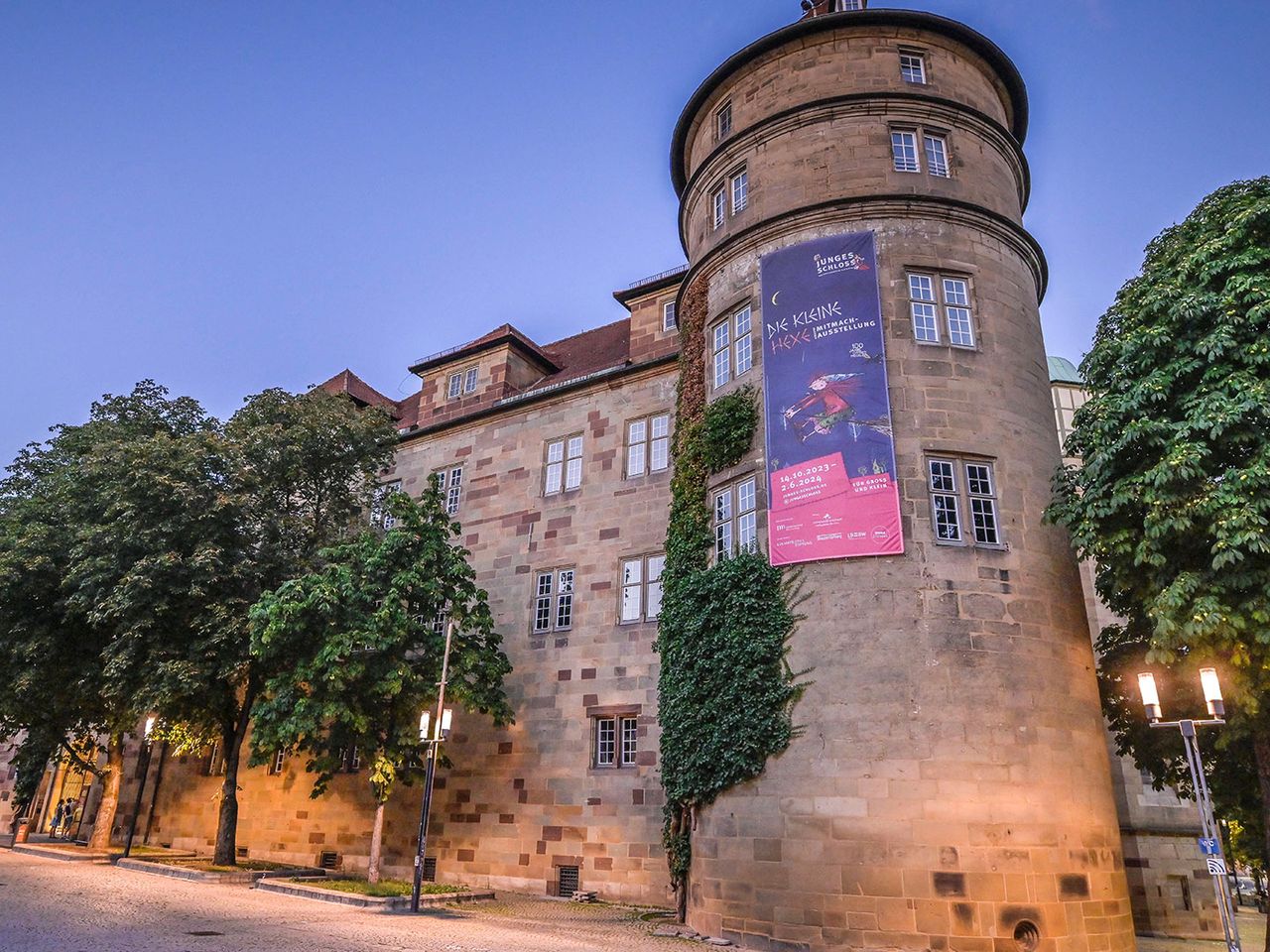 Altes Schloss Stuttgart in der Dämmerung