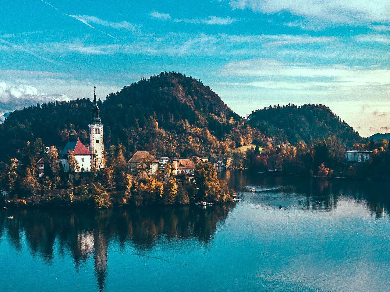 Lake Bled mit Blejski Otok und Marienkirche, Slowenien