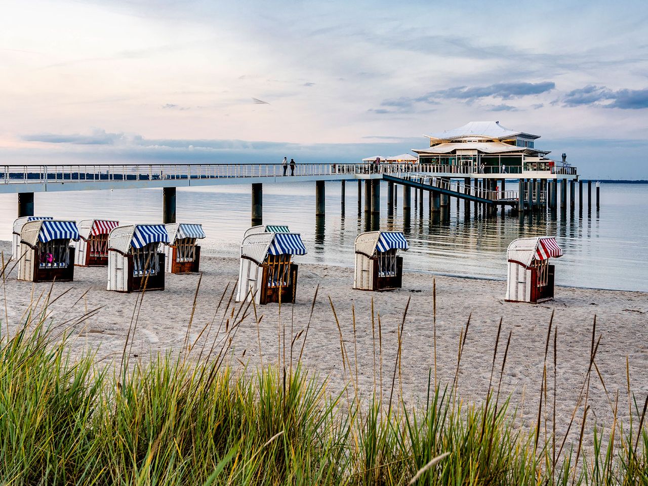 Strandkörbe und Seebrücke, Timmendorfer Strand
