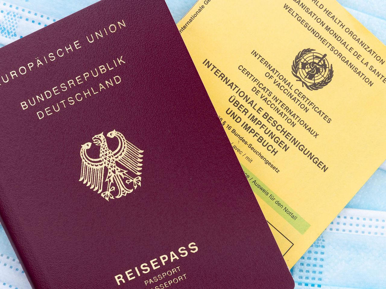 Impfausweis und Reisepass