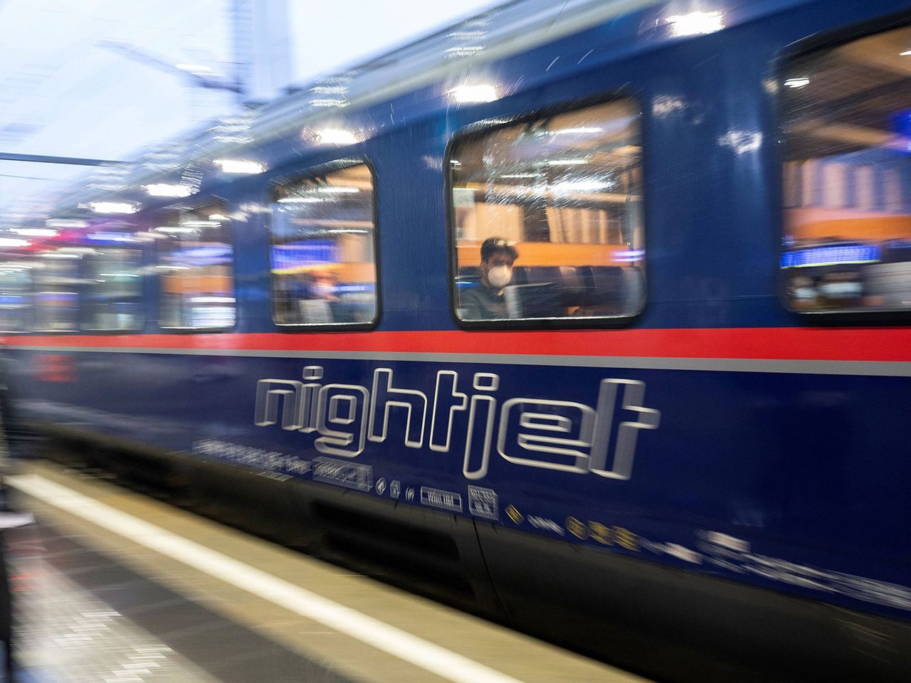 ÖBB-Nightjet von Wien nach Amsterdam, am Bahnhof, Nachtzug