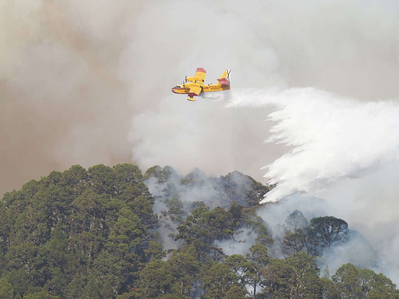 Löschhubschrauber auf Teneriffa, Waldbrand 2023
