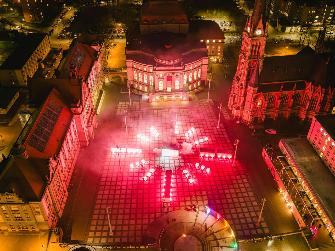 Erleuchteter Theaterplatz in Chemnitz
