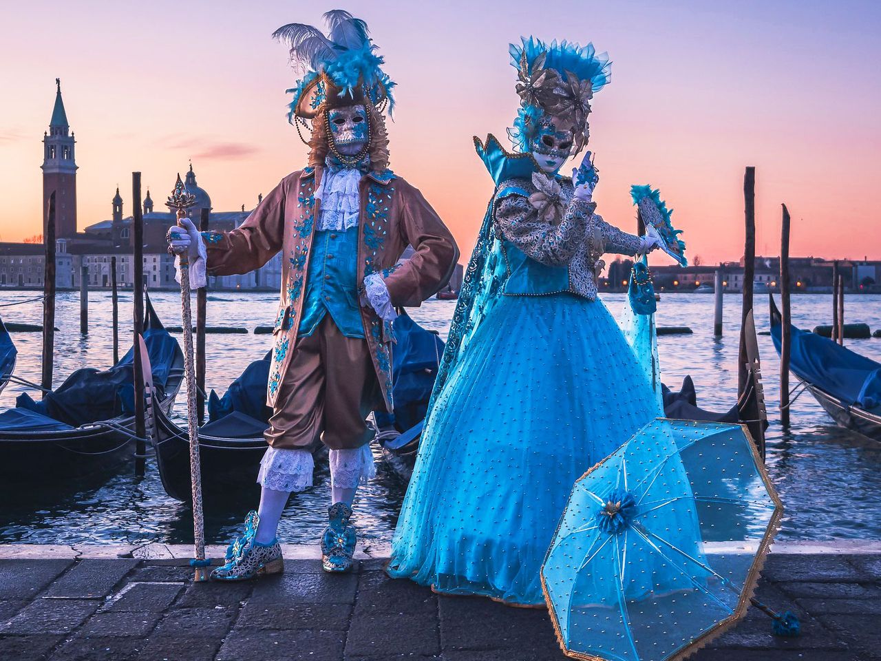 Kostümierte Menschen in Venedig, Karneval