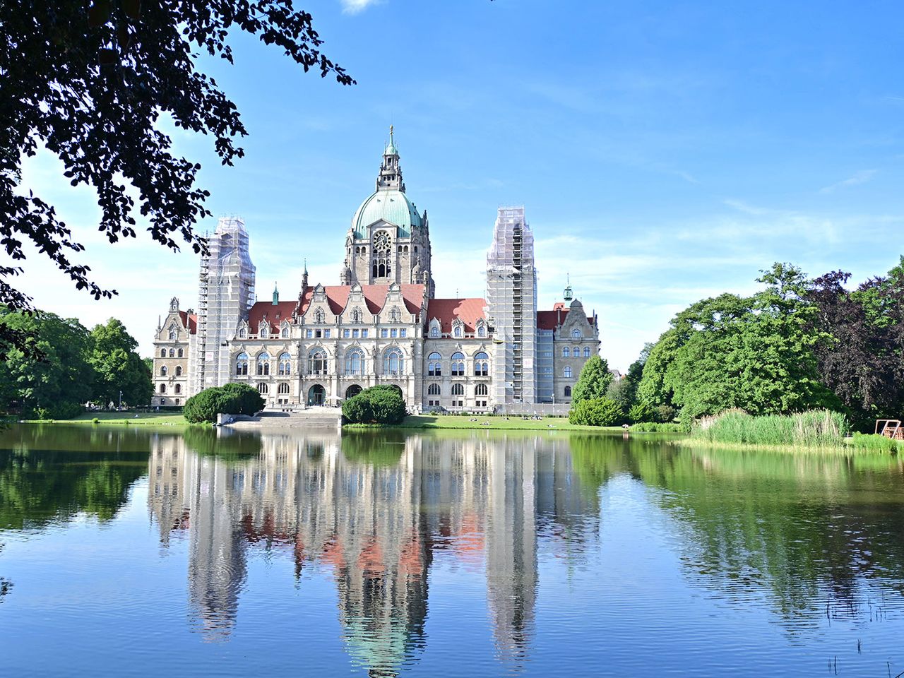 Blick auf den Maschpark und das Neue Rathaus von Hannover