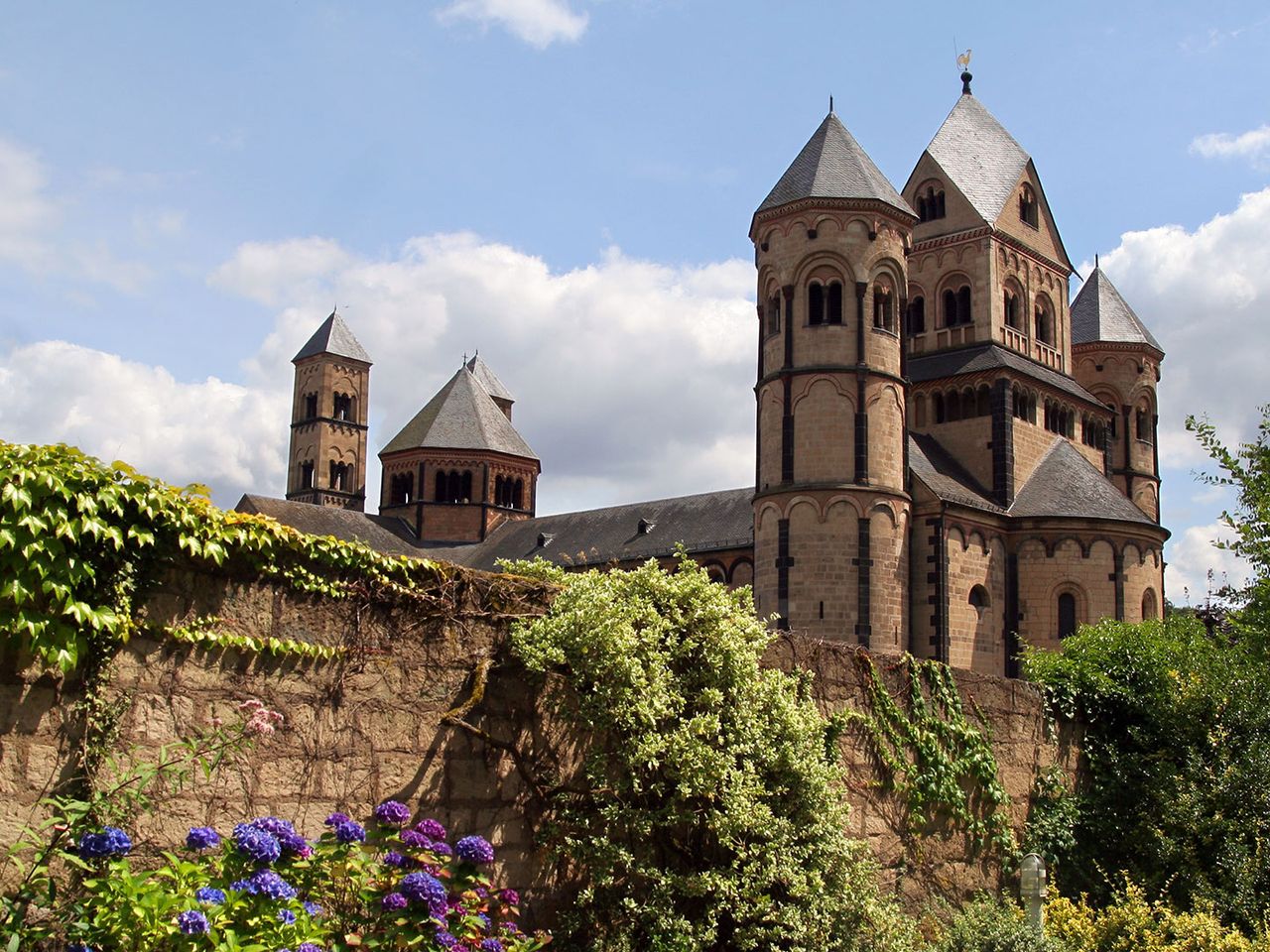 Kloster/Benediktinerabtei Maria Laach, Vulkaneifel