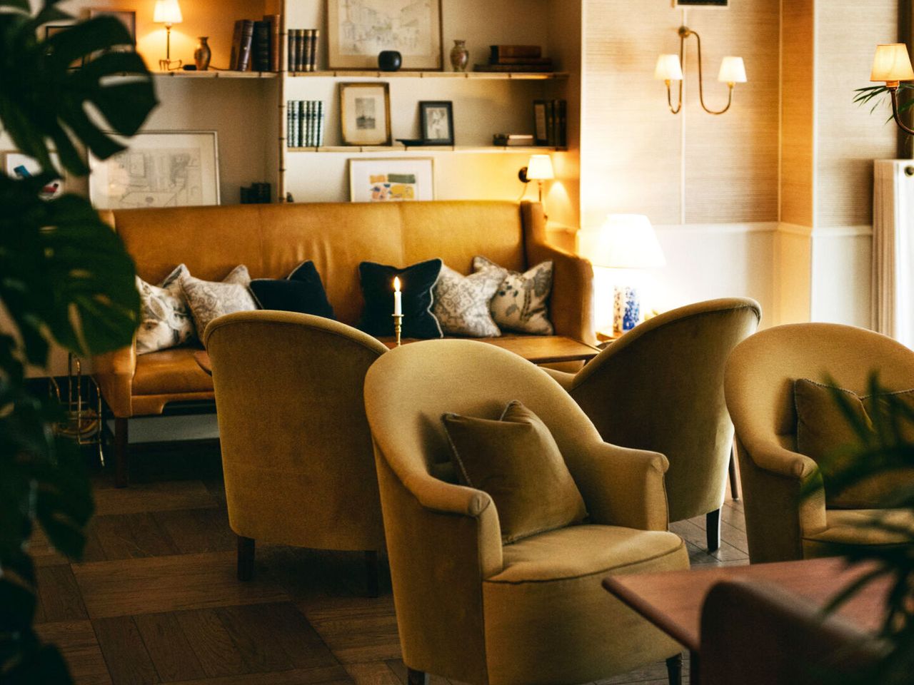 Sitzmöbel in der Lounge des Hotel „Sanders“