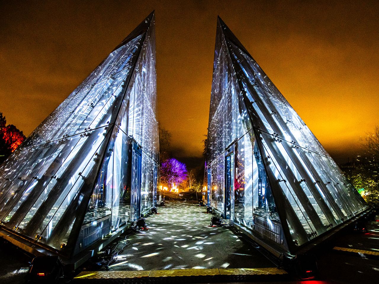 Leuchtende Installationen im Loki-Schmidt-Garten, Hamburg