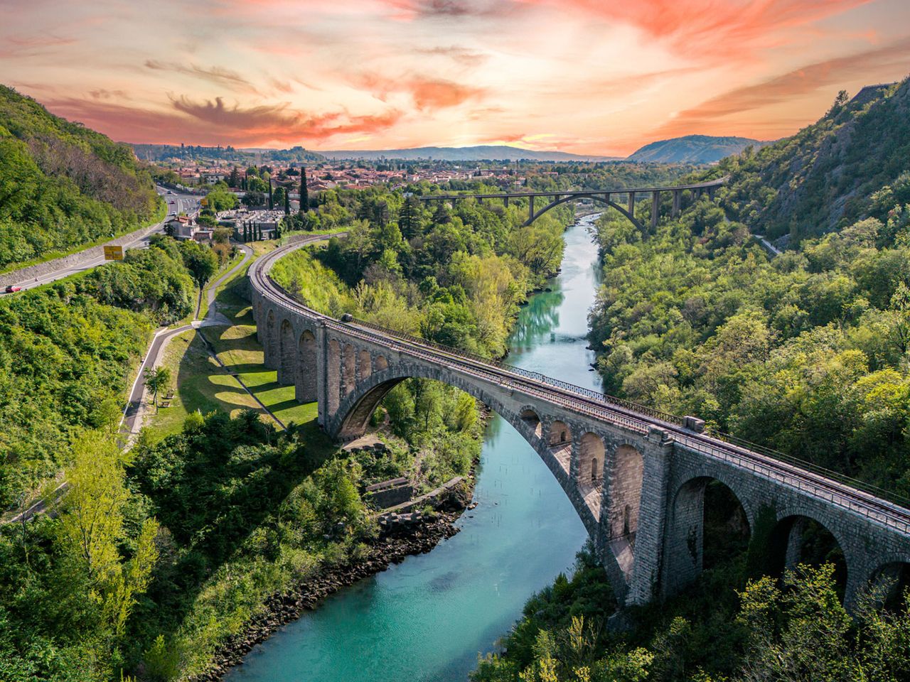 Fluss Soča mit der Solkanbrücke
