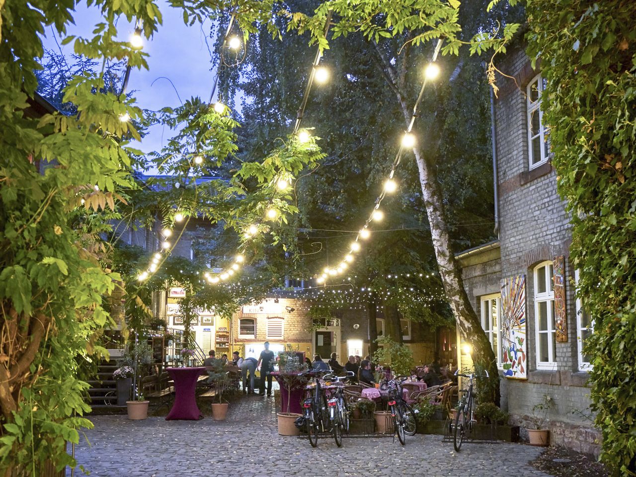 Cafe Kostbar im Nauwieser Viertel, Lichterketten