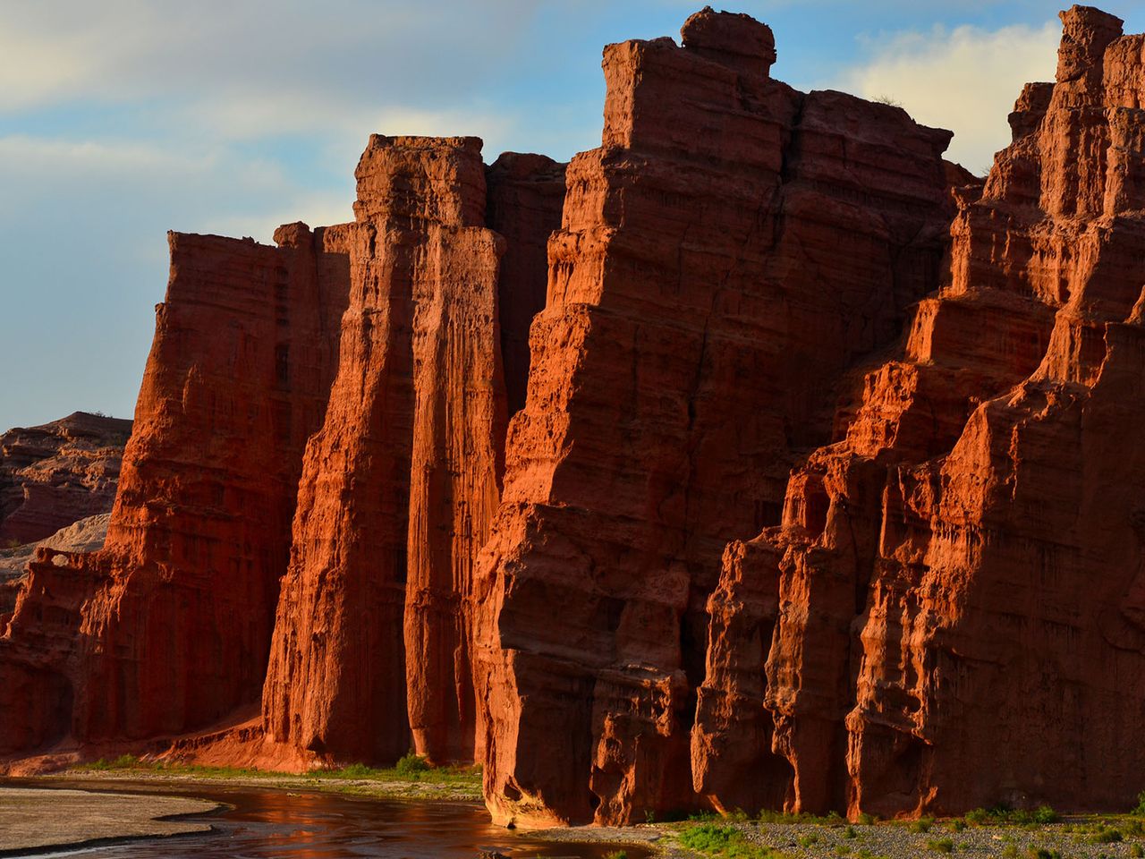 Rote Sandsteinfelsen in Salta, Argentinien