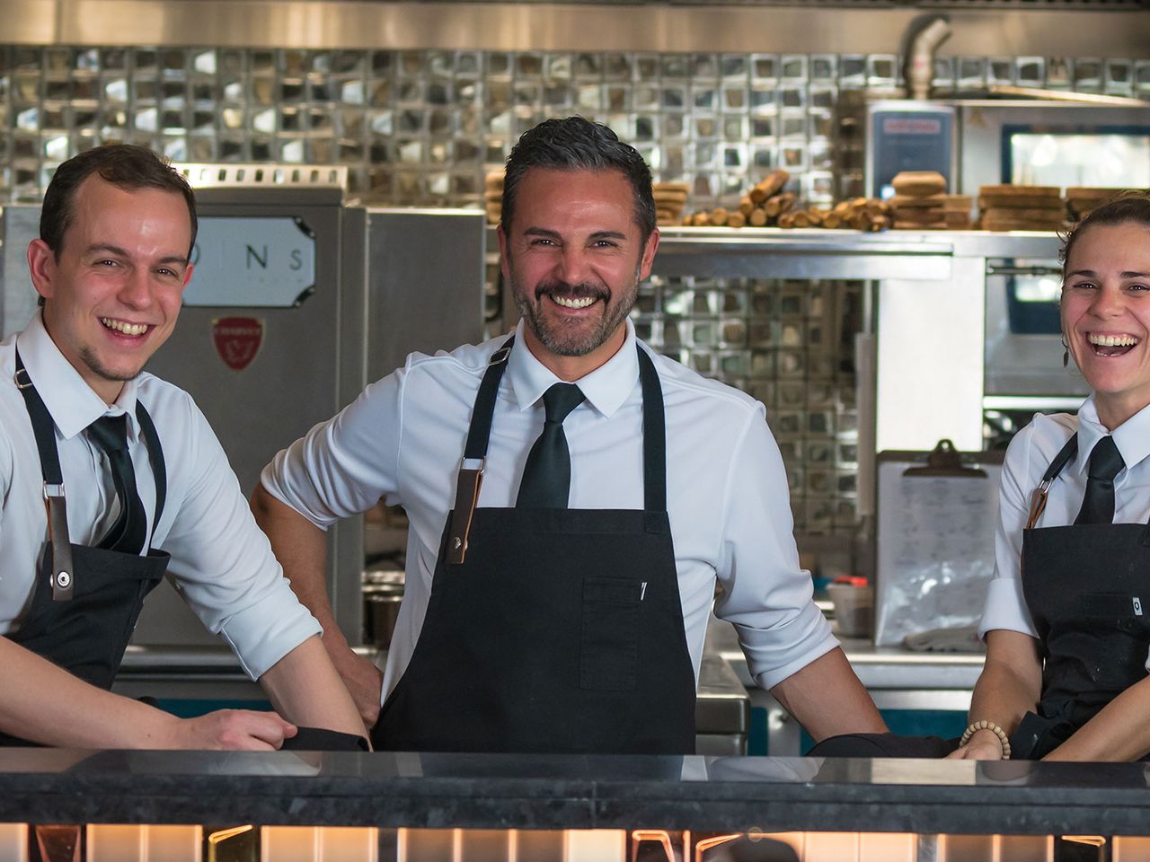 DINS Santi Taura, Küchenchef Santi Taura mit Mitarbeitenden