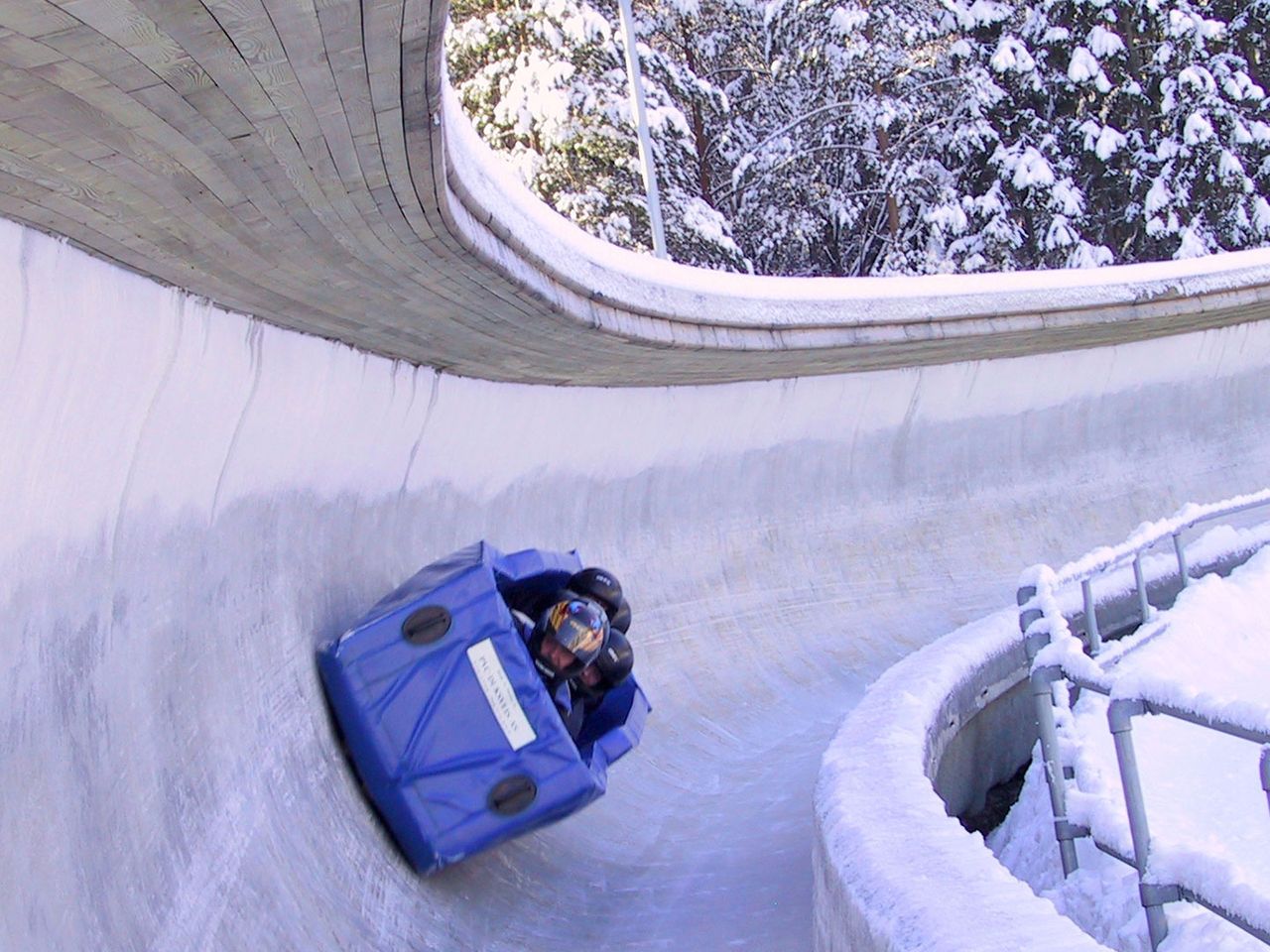 Bobfahrer auf der Bobbahn in Lillehammer