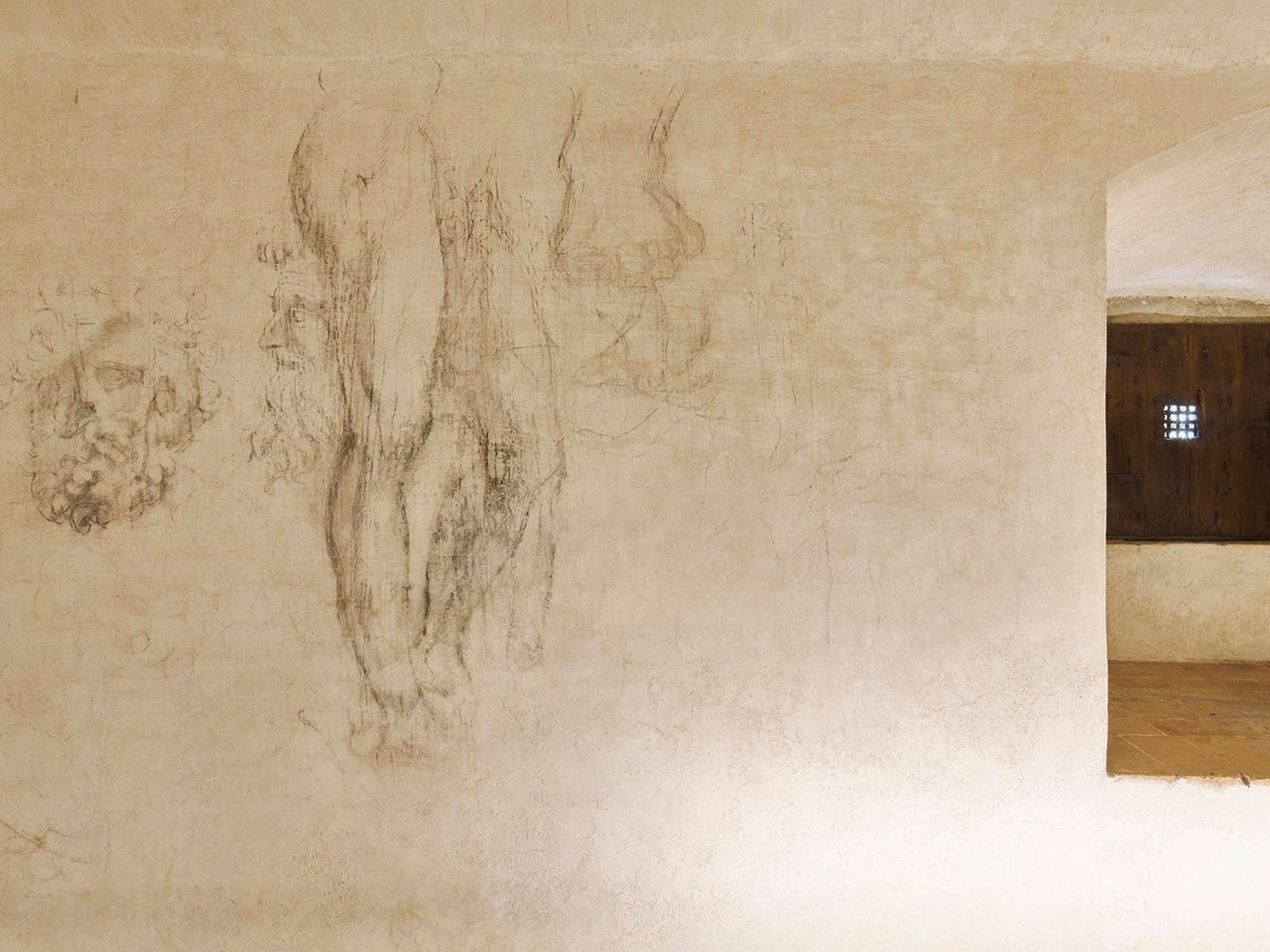 Kohleskizzen an der Wand des Michelangelo-Zimmers