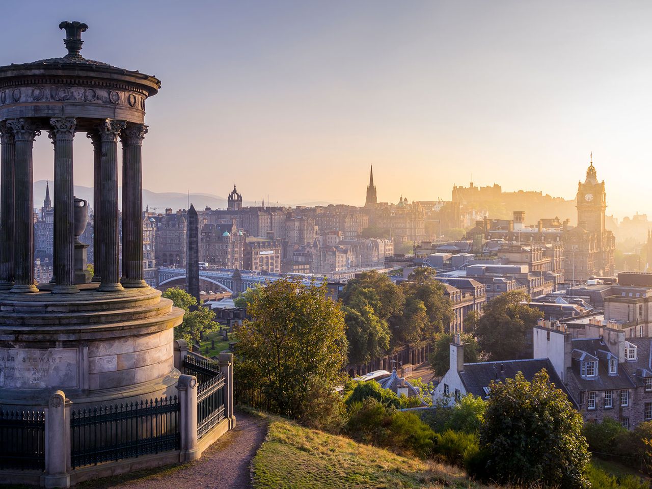 Blick von Calton Hill auf Edinburgh
