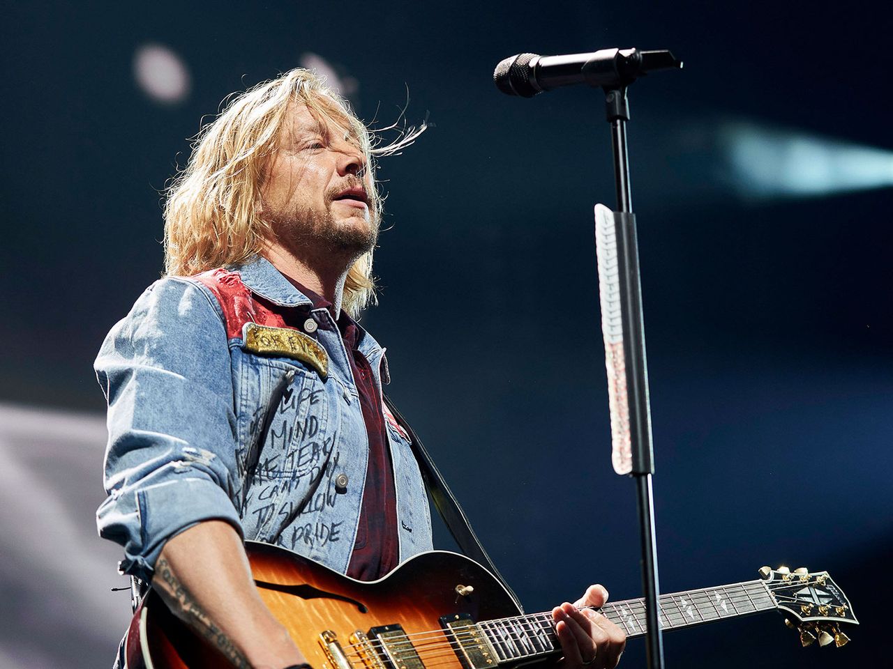 Samu Haber bei einem Sunrise Avenue Konzert in Hannover