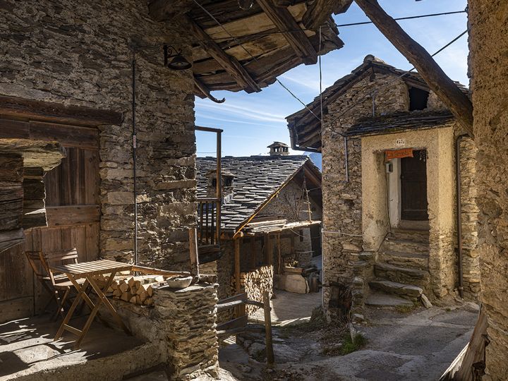 Gassen und historische Häuser im Valle Maira