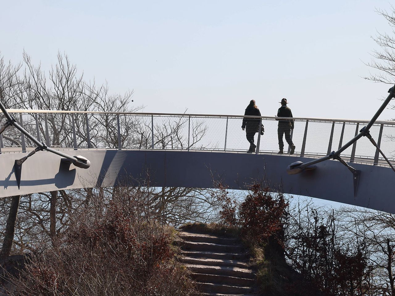 Die ersten Besucher:innen haben den Skywalk bereits erkundet