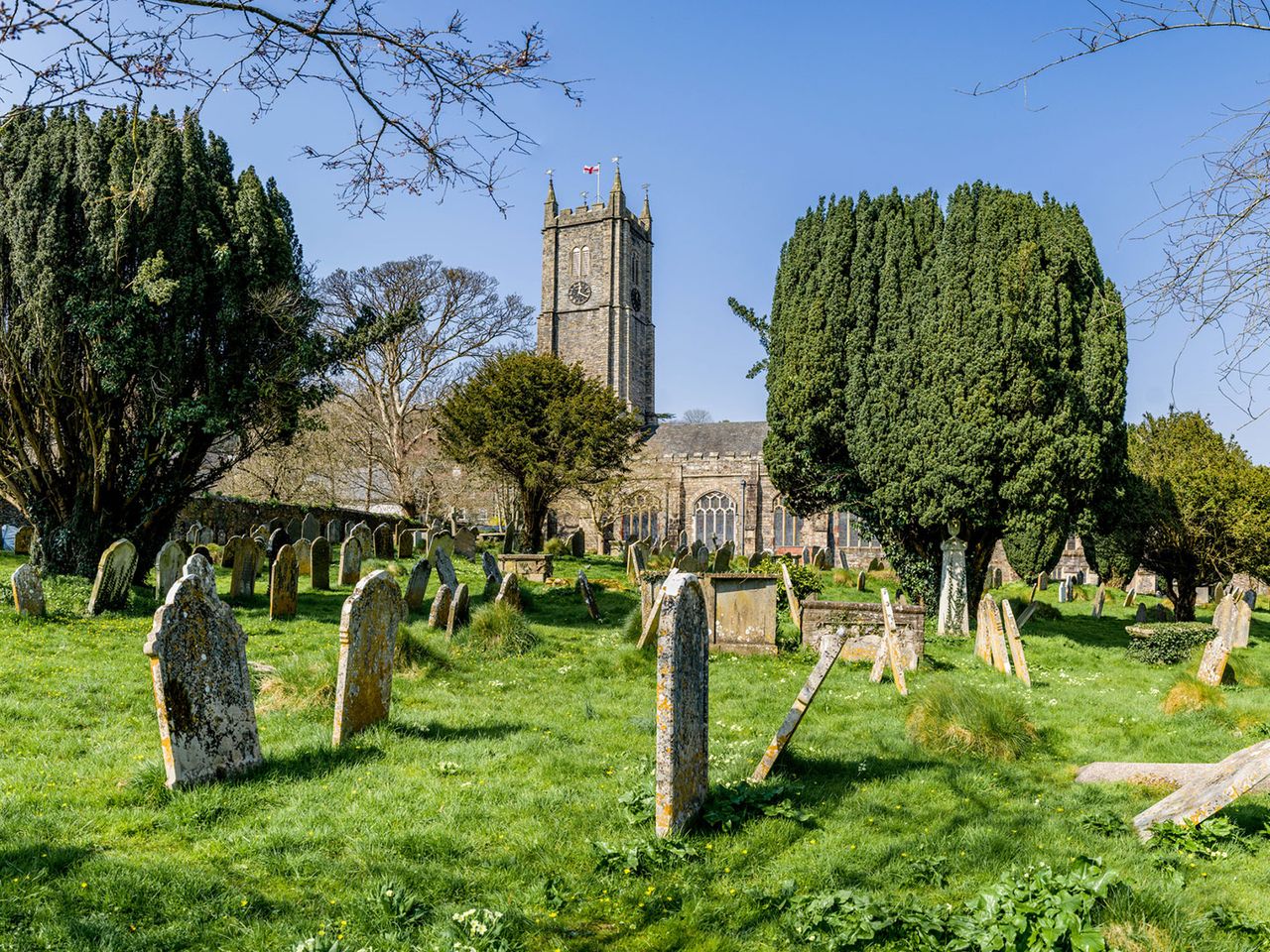 Kirche und Friedhof in Ashburton, im Dartmoor (England)