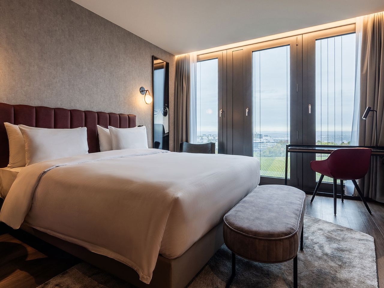 Zimmer im Radisson Blu mit Blick auf die Weinberge