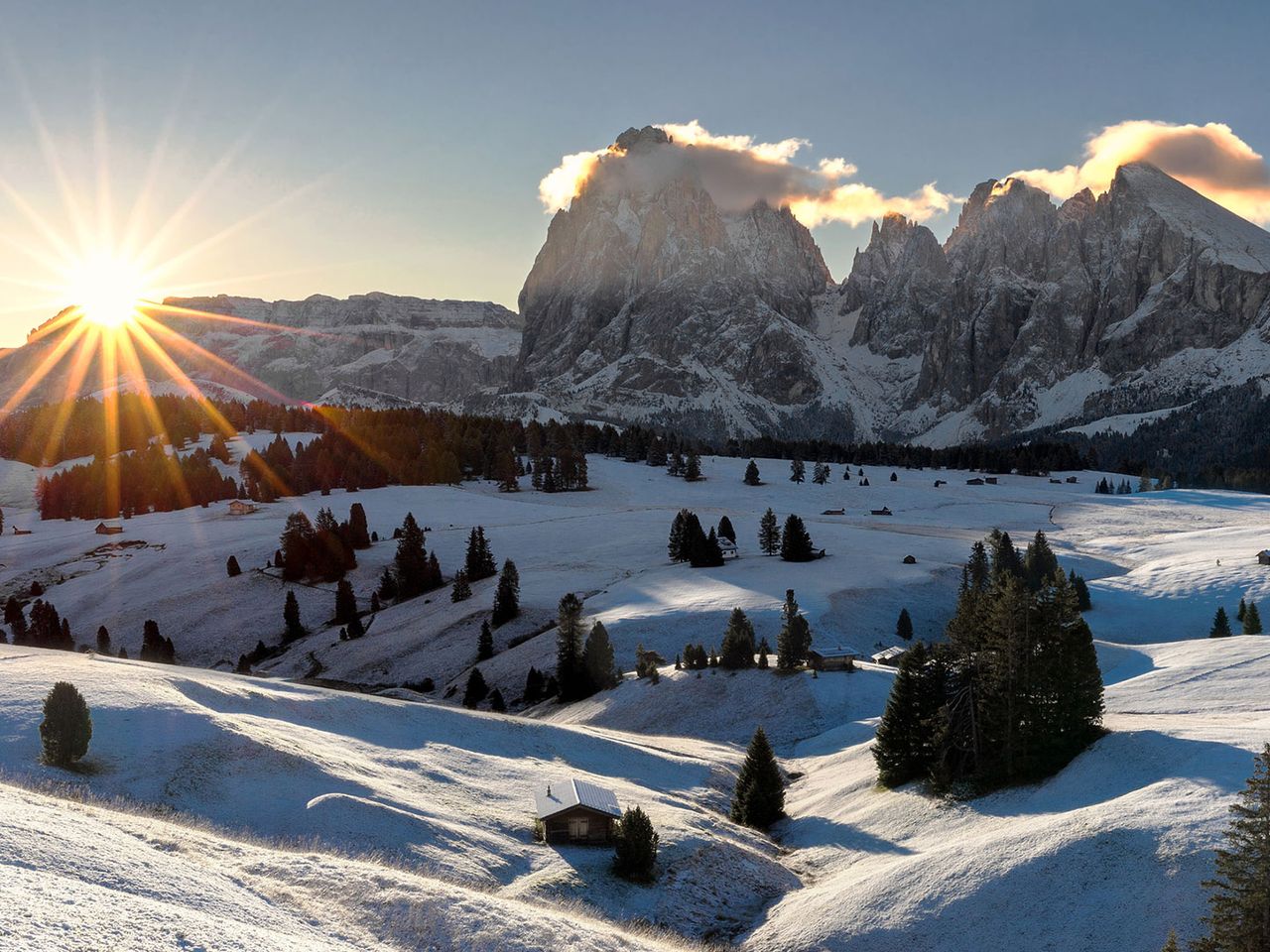 Blick auf Sonnenaufgang über der Seiser Alm