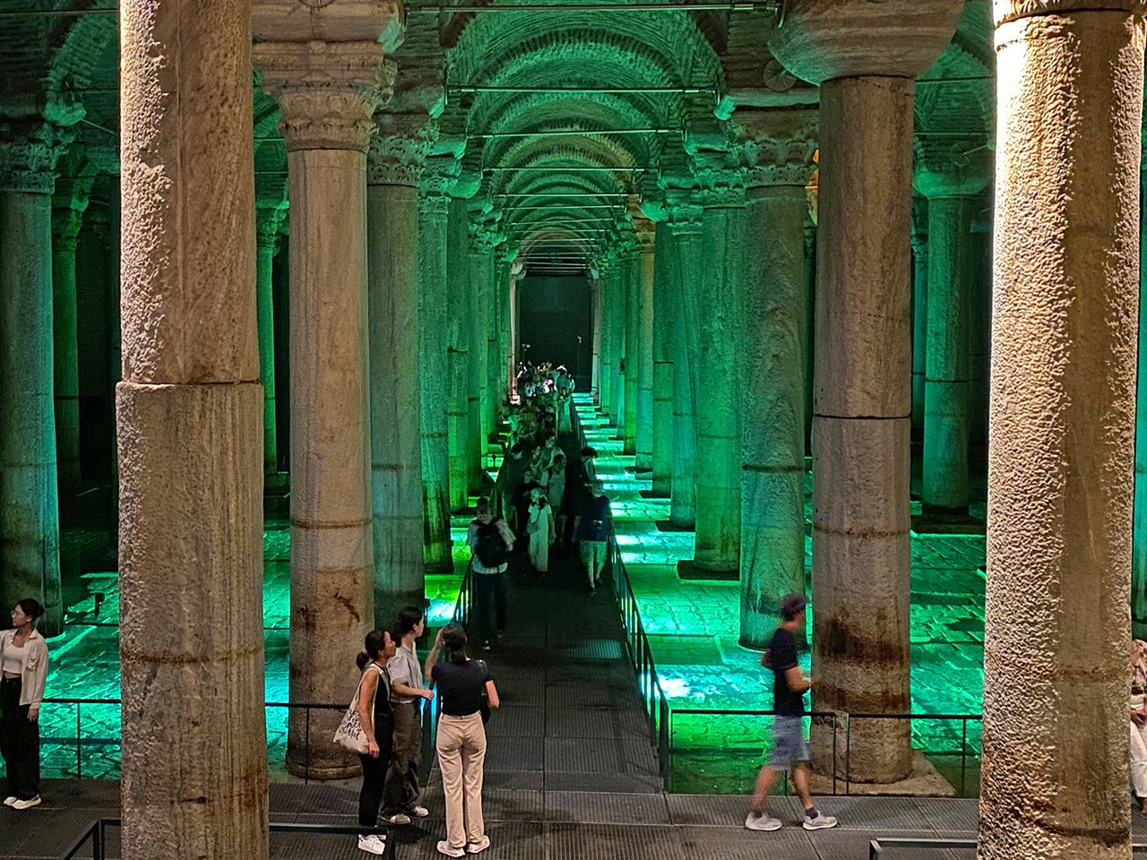 beleuchtete Zisterne in Istanbul