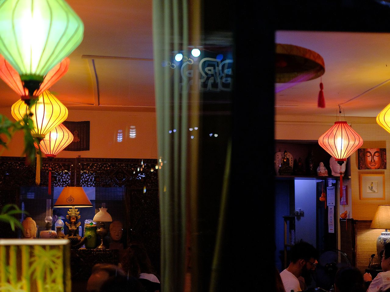 Bunte Lampions im Restaurant Bonjour Vietnam