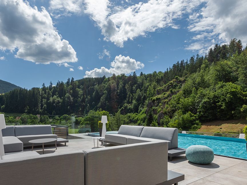 Schwarzwald, Lounge und Pool im Genusshotel Sackmann