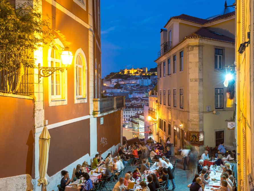 Blick auf die Calcada do Duque in Lissabon