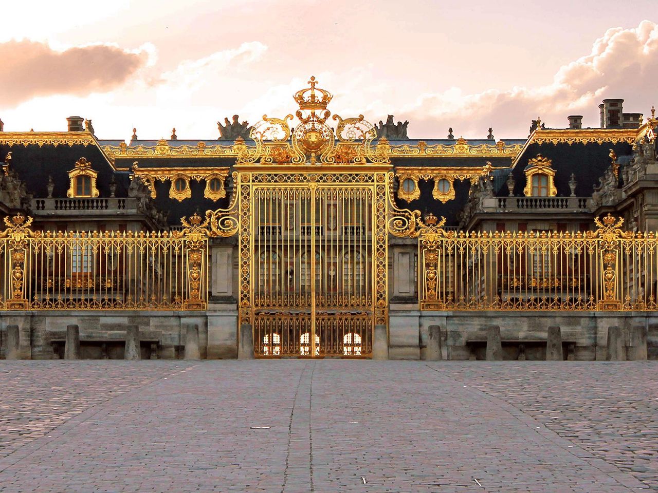 Die goldene Fassade von Schloss Versailles